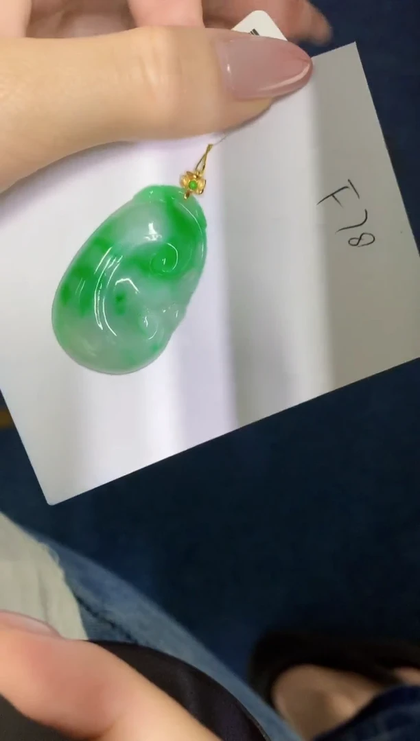 翡翠18K金镶嵌颈饰缅甸天然翡翠A货