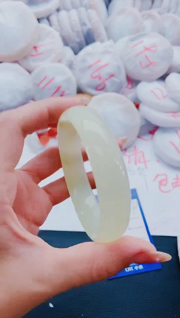 未镶嵌手镯石英质玉红*林N97-65