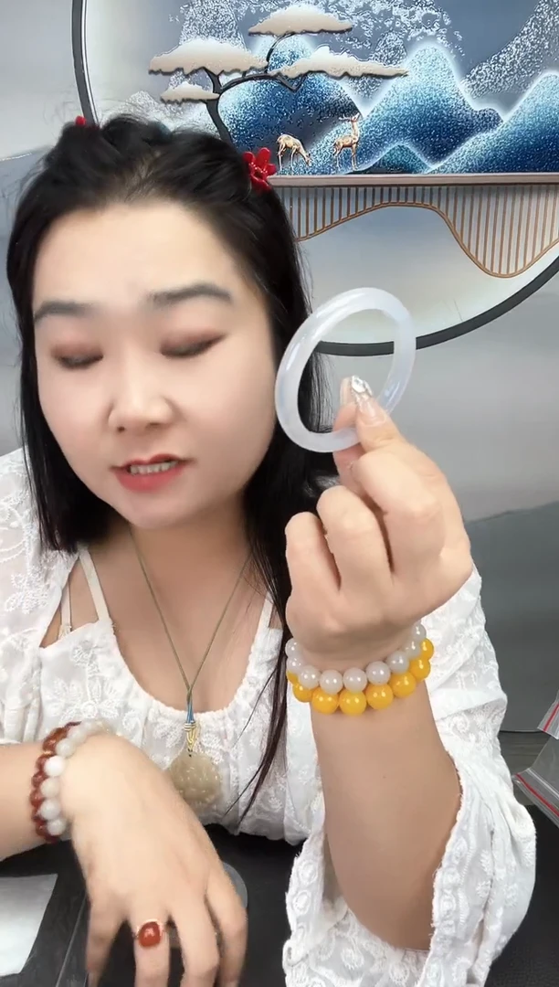 玛瑙/玉髓白月光玉髓镯子未镶嵌60