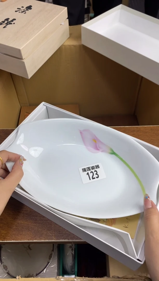 【闪购商品】瓷片隆莲瓷器欢迎大家