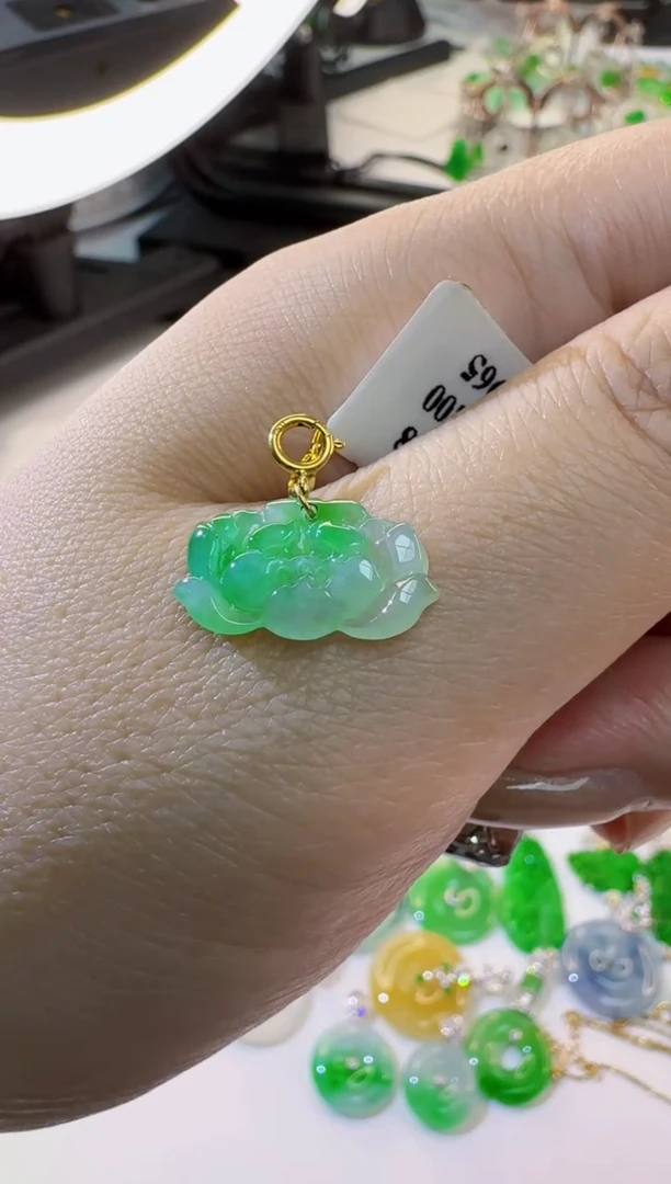 翡翠18K金镶嵌颈饰缅甸A货翡翠