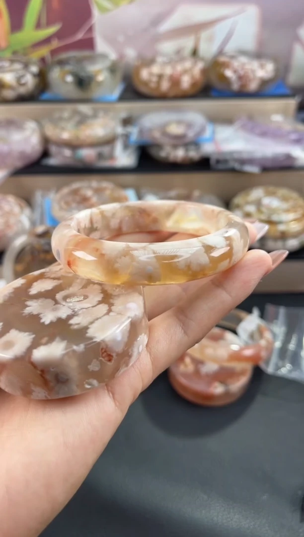 未镶嵌手镯石英质玉56