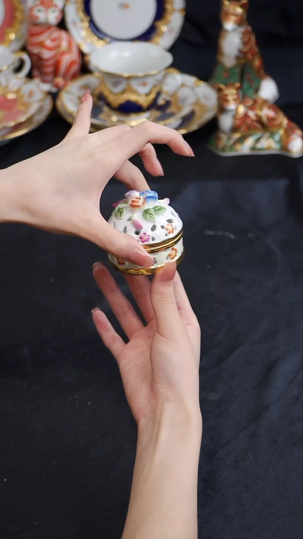 骨瓷婷婷中古器物如图所示77
