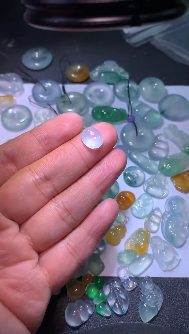 【闪购商品】翡翠颈饰未镶嵌金蝉