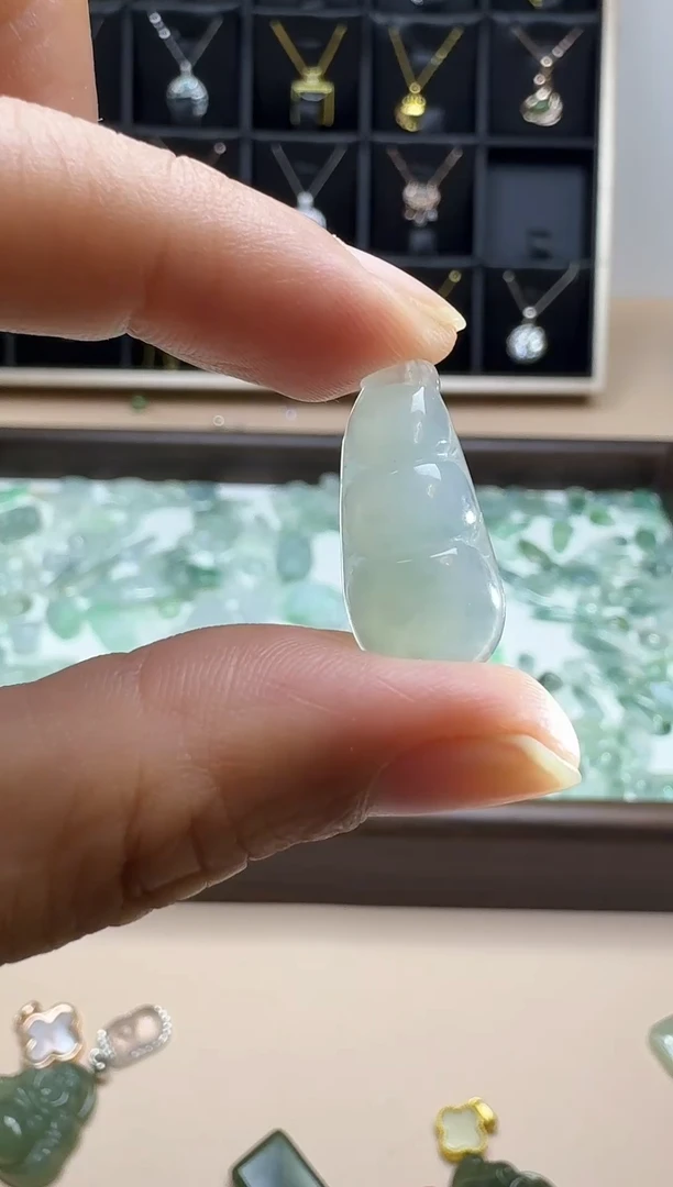 吊坠(不含链)未镶嵌翡翠吊坠(不含链) 未镶嵌 翡翠