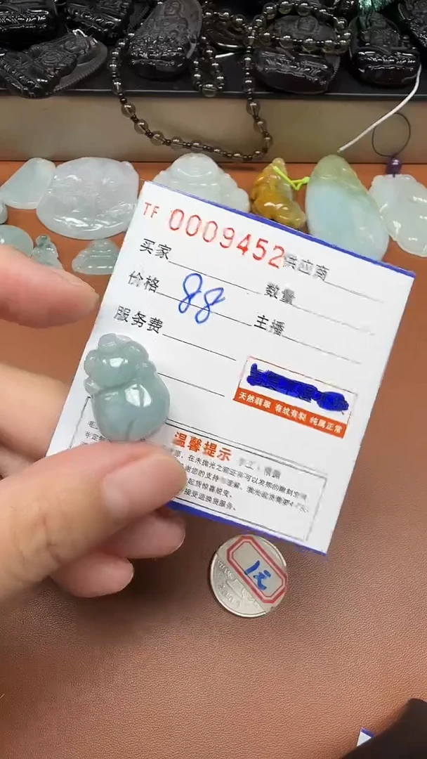 翡翠未镶嵌颈饰猪