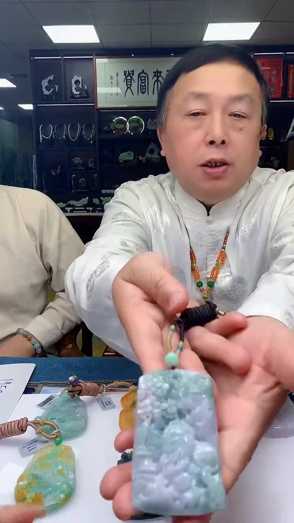 【闪购商品】定制翡翠未镶嵌1080xx-毛货挂件