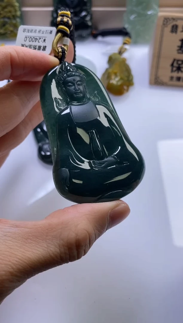 颈饰未镶嵌翡翠