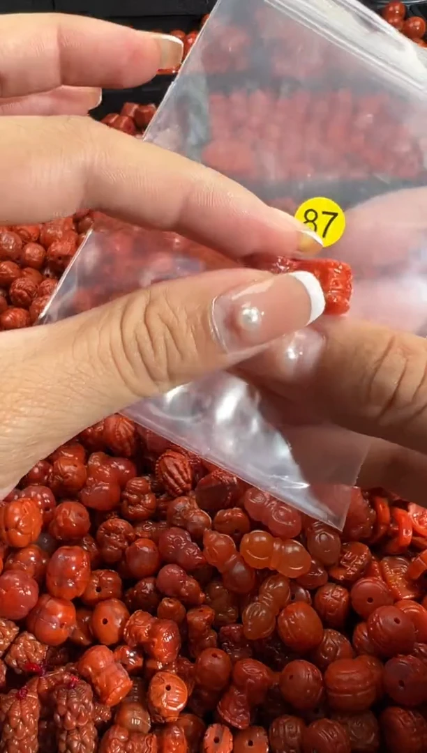颈饰未镶嵌南红玛瑙1