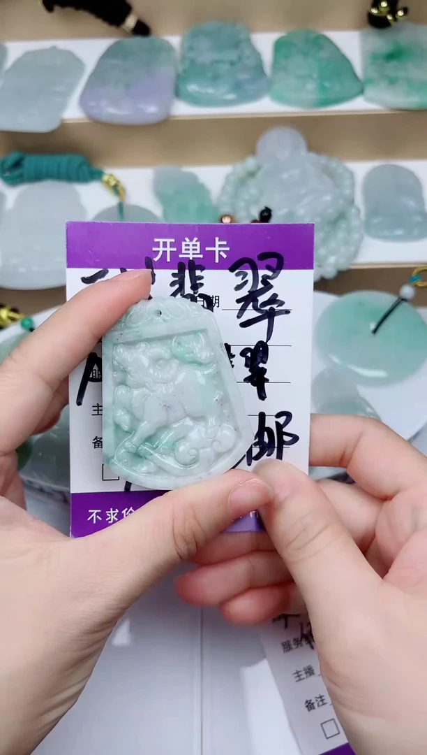 翡翠未镶嵌颈饰
