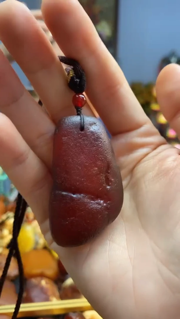 未镶嵌颈饰琥珀吊坠