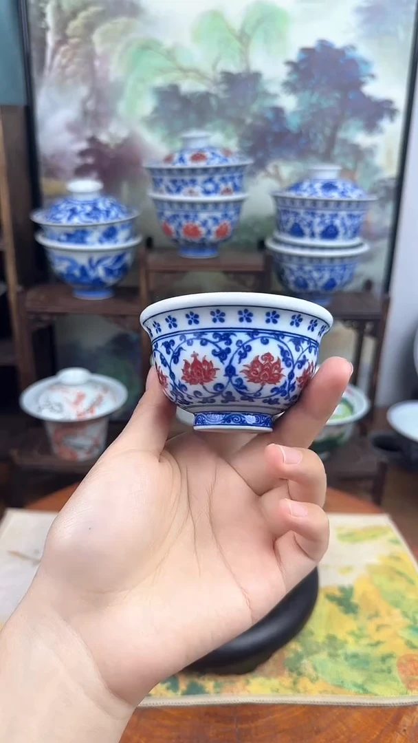 陶瓷青花釉里红缠枝莲小压手杯
