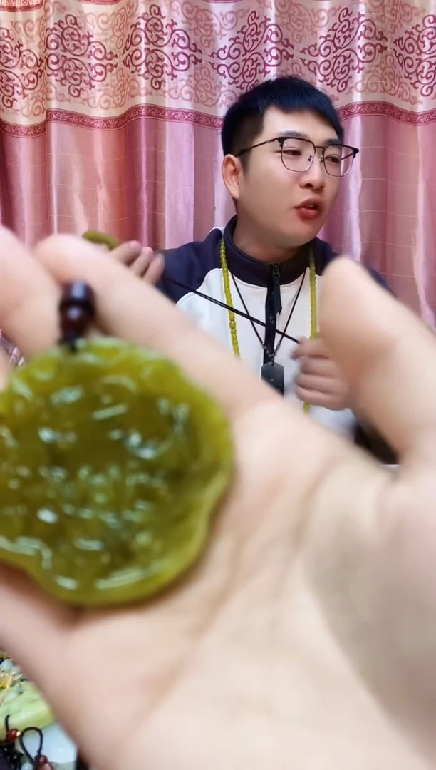 未镶嵌蛇纹石玉挂件