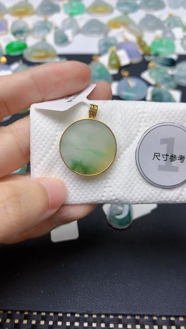 翡翠18K金镶嵌颈饰天然缅甸A货翡翠