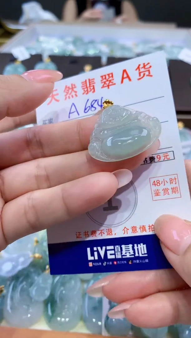 颈饰18K金镶嵌翡翠天然翡翠A货挂件