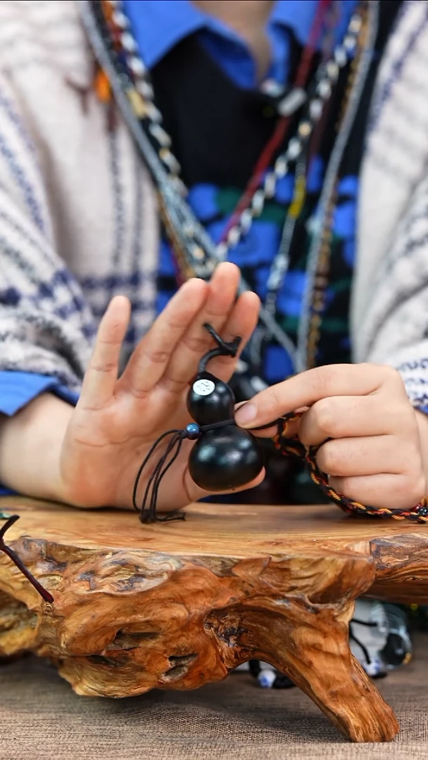 【闪购商品】109—光岳葫天然脖挂车挂大漆手捻小葫芦