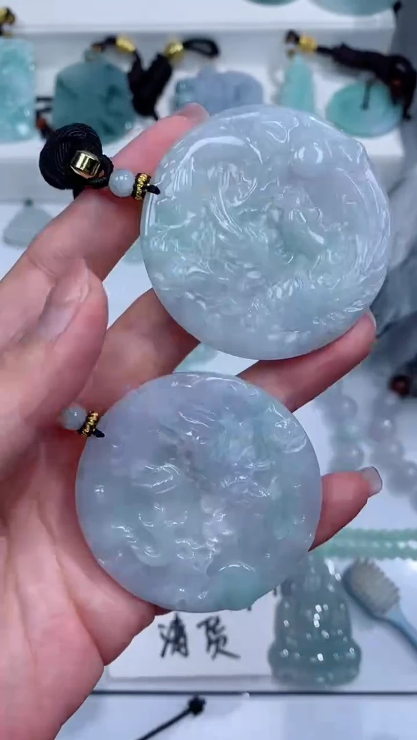 颈饰未镶嵌翡翠吊坠一对