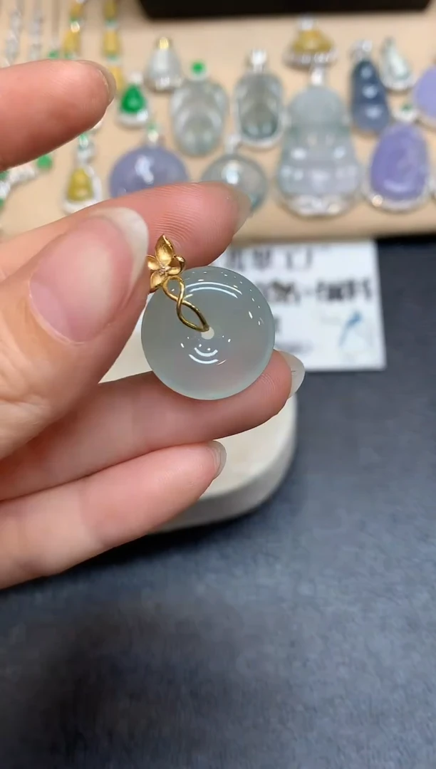 颈饰18K金镶嵌翡翠平安扣【无服务费