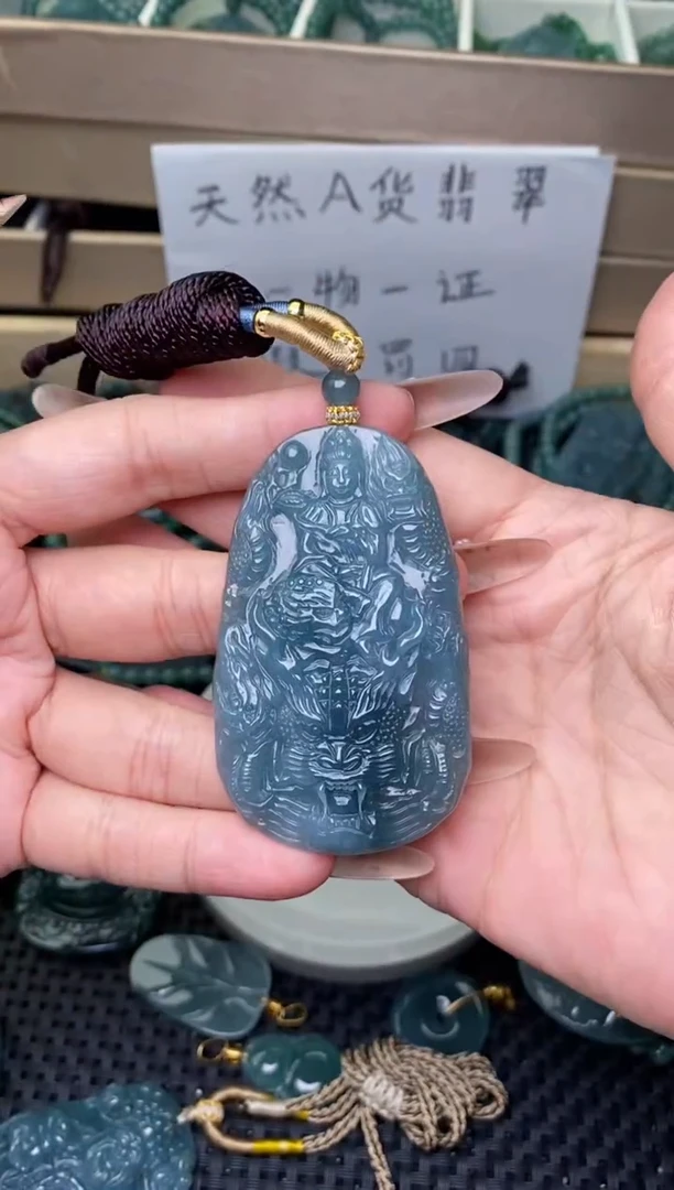 翡翠未镶嵌颈饰