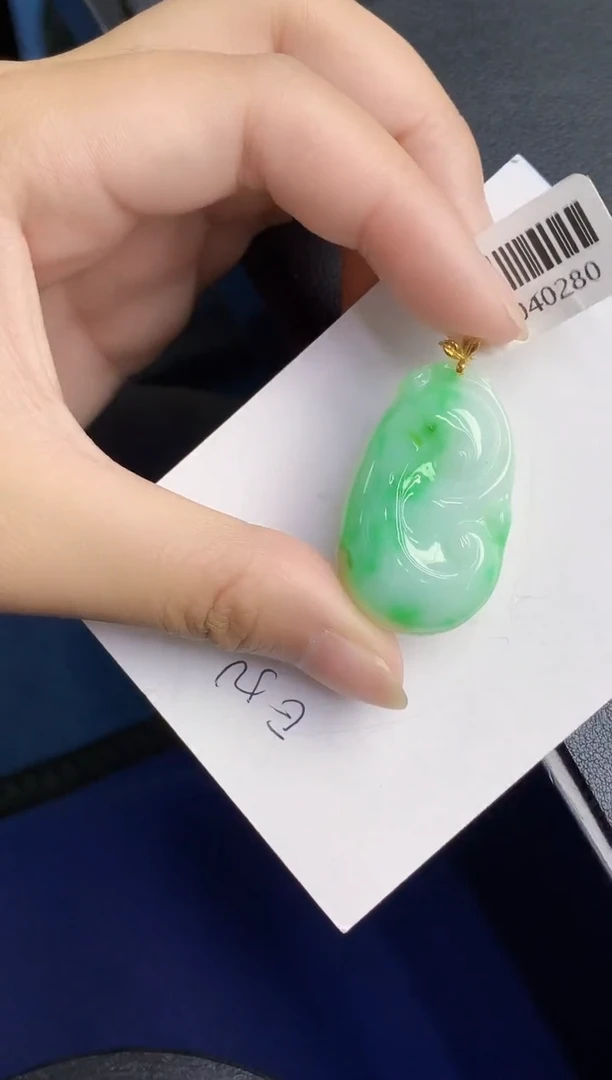 翡翠18K金镶嵌颈饰000000000