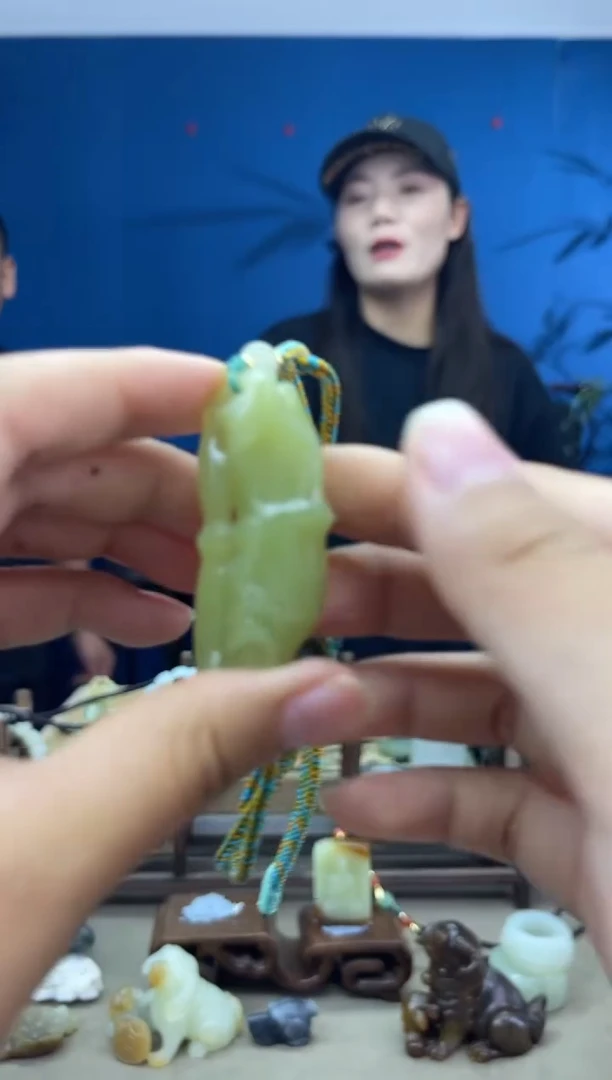 和田玉未镶嵌颈饰1