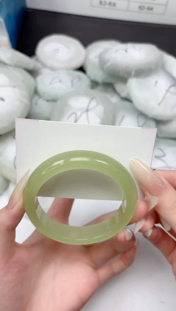 未镶嵌手镯石英质玉78-58.6