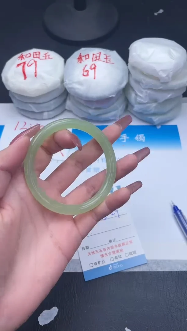 【闪购商品】石英质玉手镯未镶嵌72-56