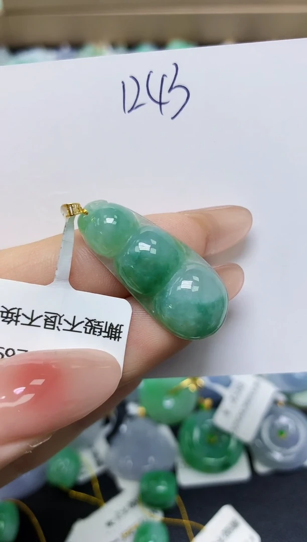 翡翠18K金镶嵌颈饰 天然缅甸翡翠A货