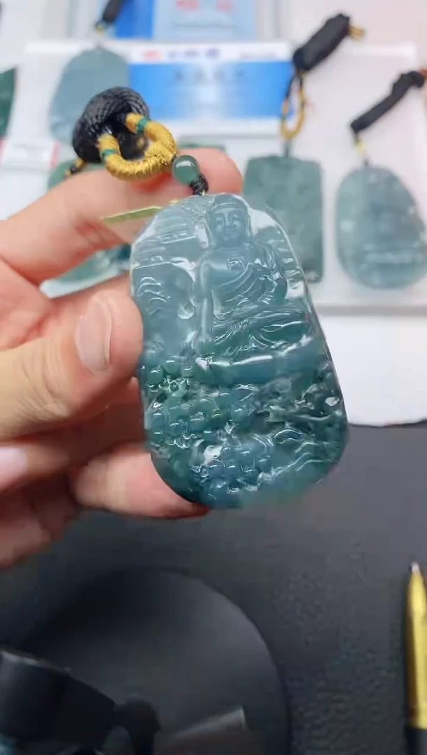 颈饰未镶嵌翡翠