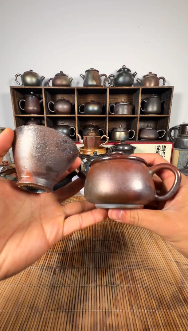 紫泥柴烧汉瓦壶（红金色）+一杯