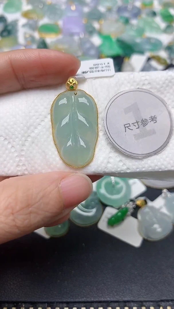 颈饰18K金镶嵌翡翠天然缅甸A货翡翠