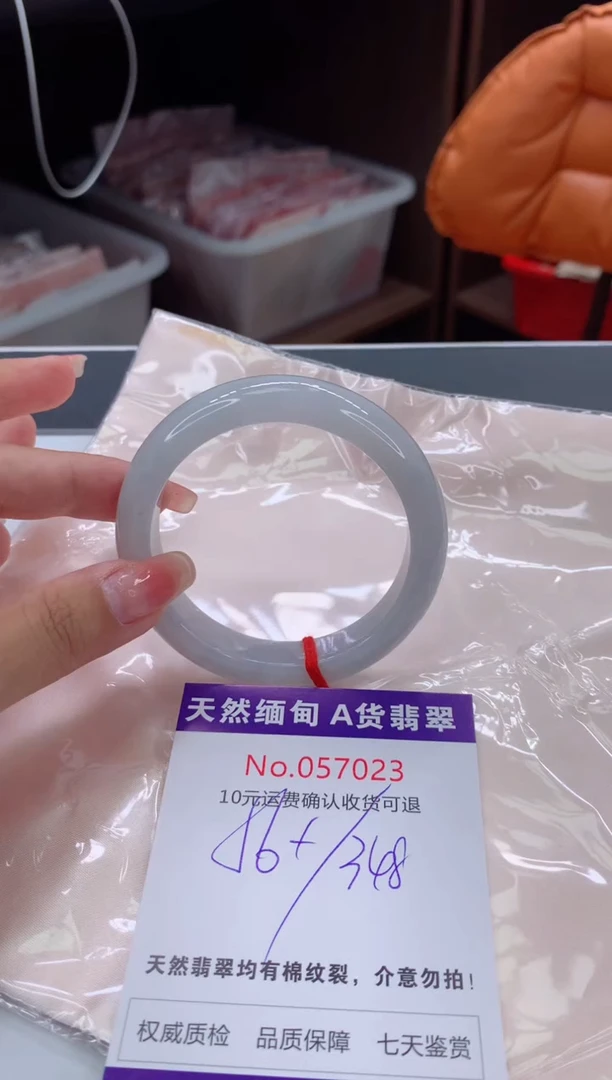 翡翠手镯未镶嵌有纹，完美者勿拍