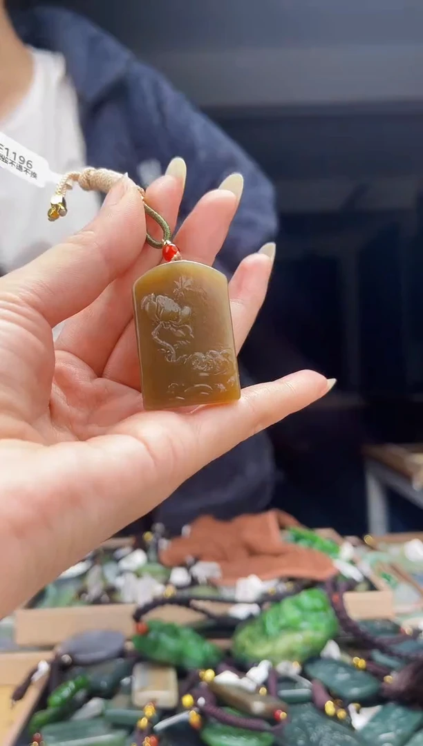 颈饰未镶嵌和田玉1