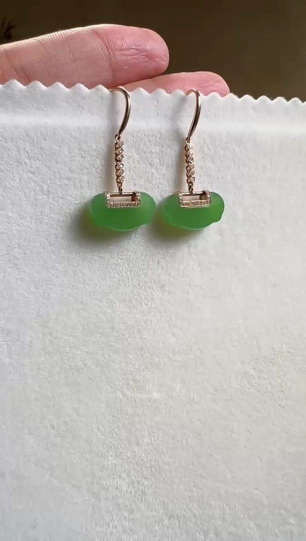 【闪购商品】和田玉耳坠18K金镶嵌18K金镶碧玉苹果绿平安锁耳钩