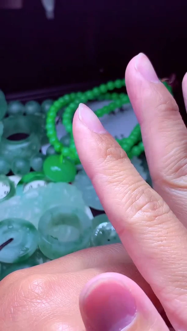 未镶嵌定制翡翠杨****?翡翠毛货定制