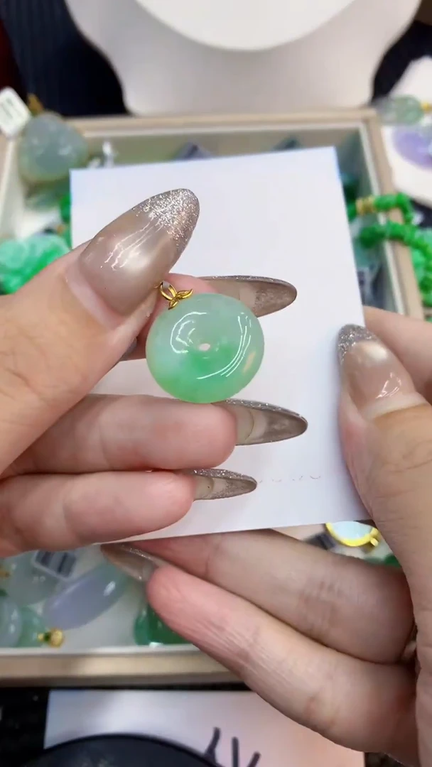 颈饰未镶嵌翡翠1