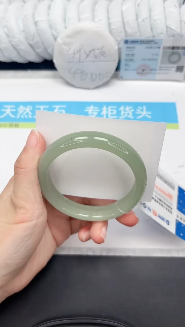 【闪购商品】石英质玉手镯未镶嵌270-64.5