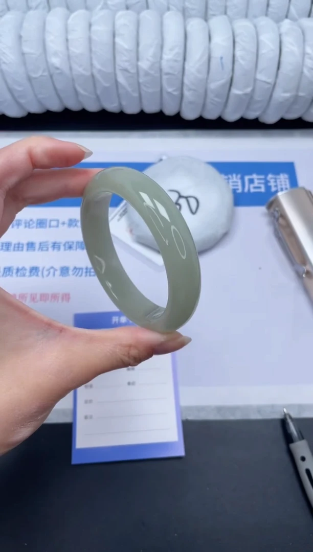 未镶嵌手镯石英质玉167-62.3DK