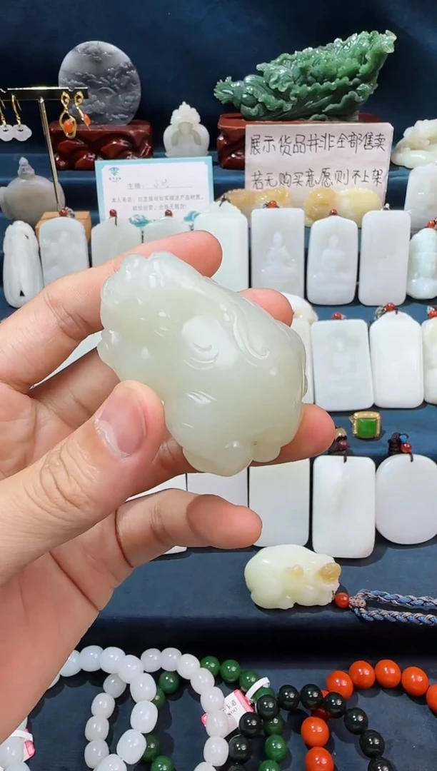 颈饰未镶嵌和田玉可*把件