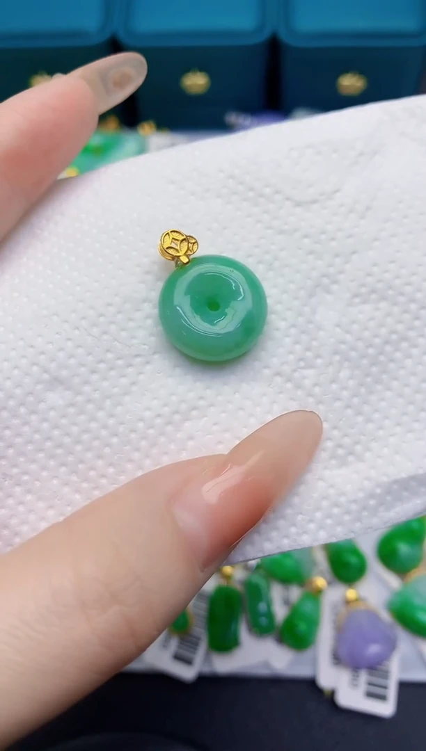 颈饰未镶嵌翡翠缅甸天然翡翠A货