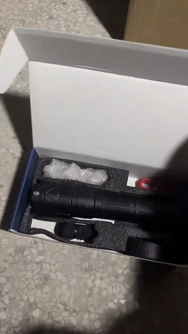 强光手电筒持久续航