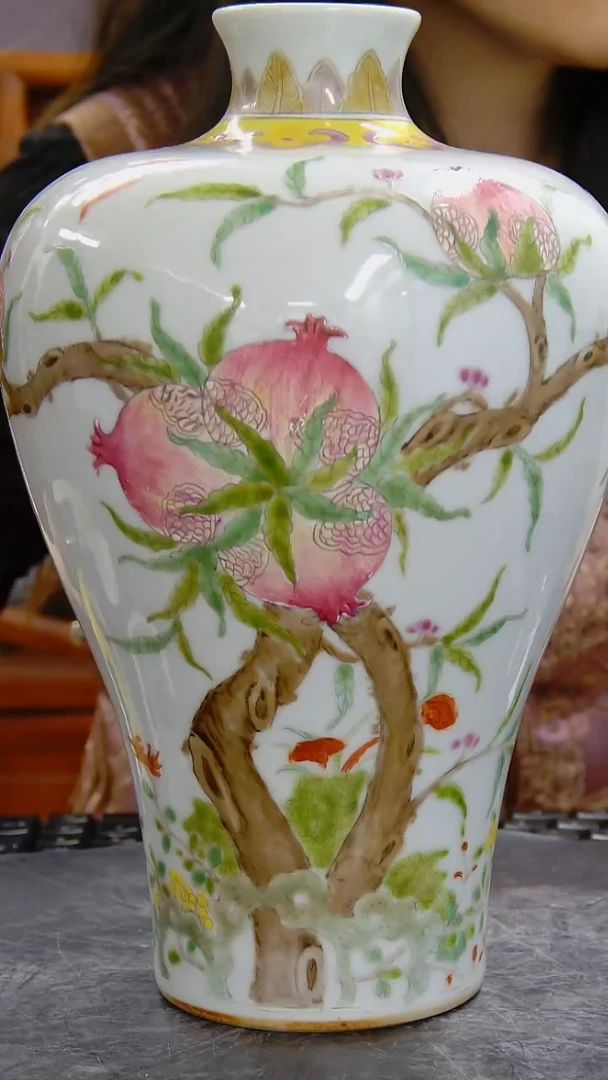 瓶粉彩石榴纹花卉梅瓶#5104#