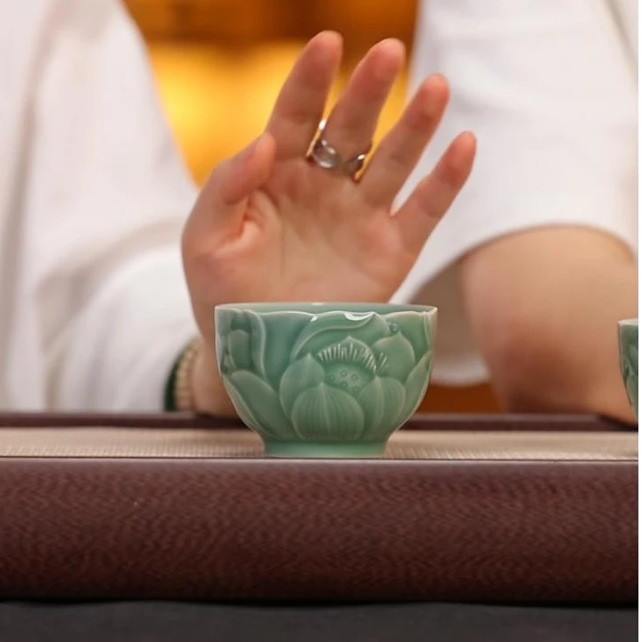 【梵山暮云】尚唐青瓷 梅子青 荷趣葵口杯 大 st