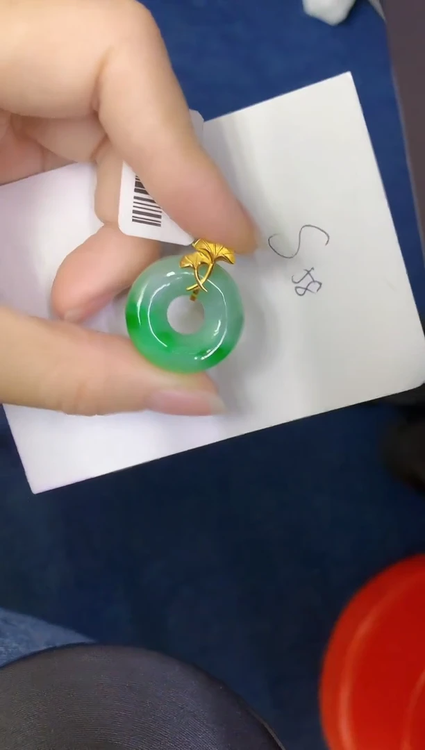 颈饰18K金镶嵌翡翠缅甸天然翡翠A货