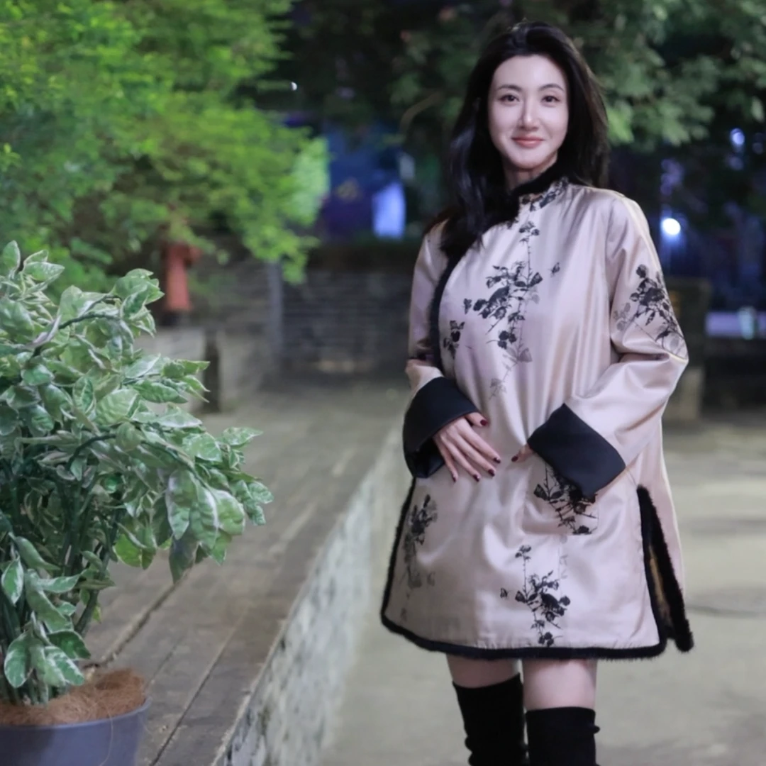 【壁虎姐】F2024新款 新中式杏色提花毛边立领夹薄棉中长款外套