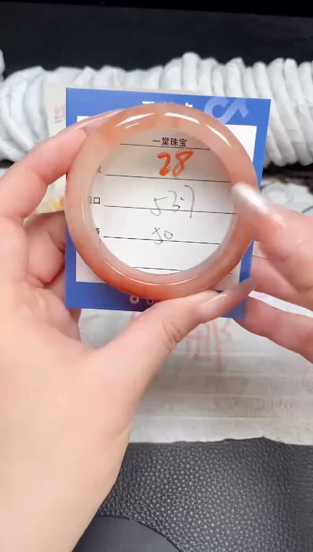 【闪购商品】石英质玉手镯未镶嵌28