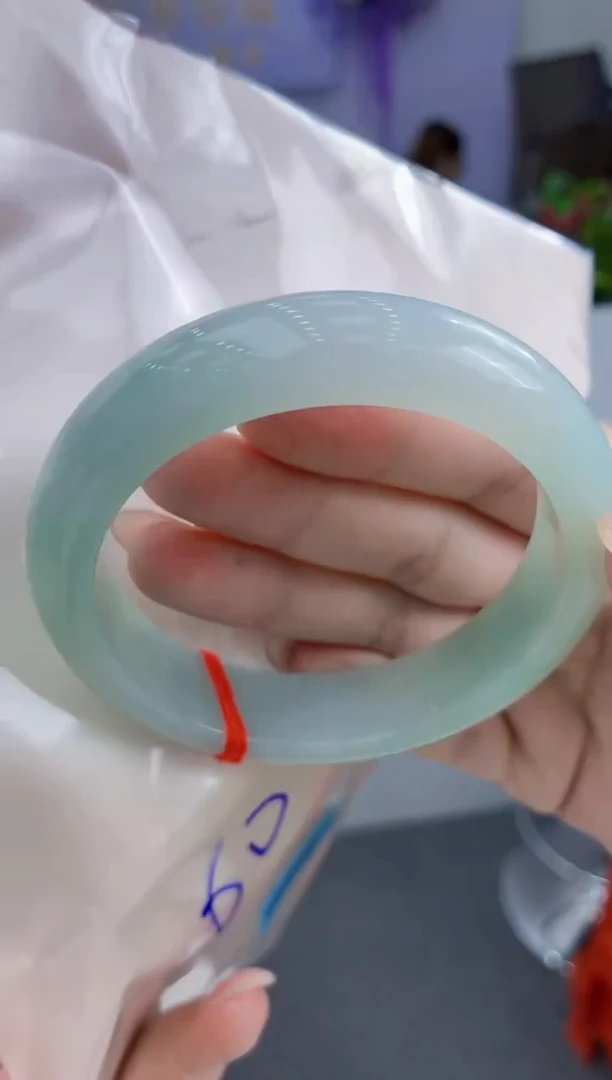 翡翠手镯未镶嵌翡翠手镯