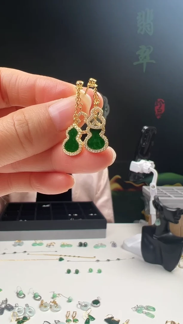 18K金镶嵌翡翠耳饰1