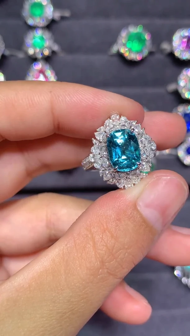 18K金镶嵌戒指碧玺3.0CT