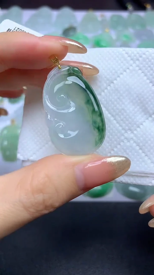 颈饰18K金镶嵌翡翠A货